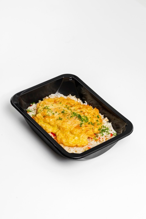 Филе белой рыбы в сырном кляре с рисом и овощами